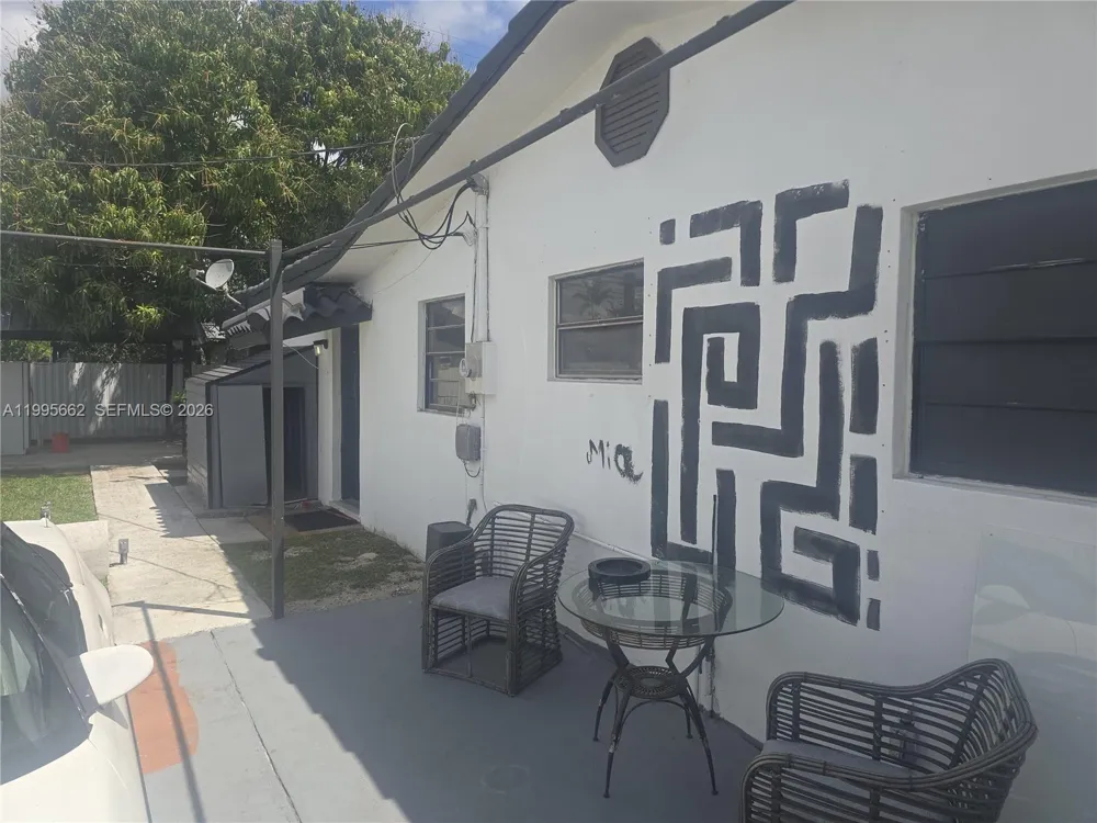 9725 SW 15th St Miami, FL 33174