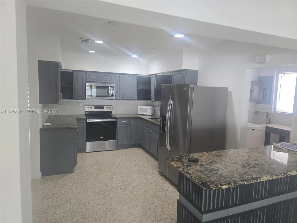 9725 SW 15th St Miami, FL 33174