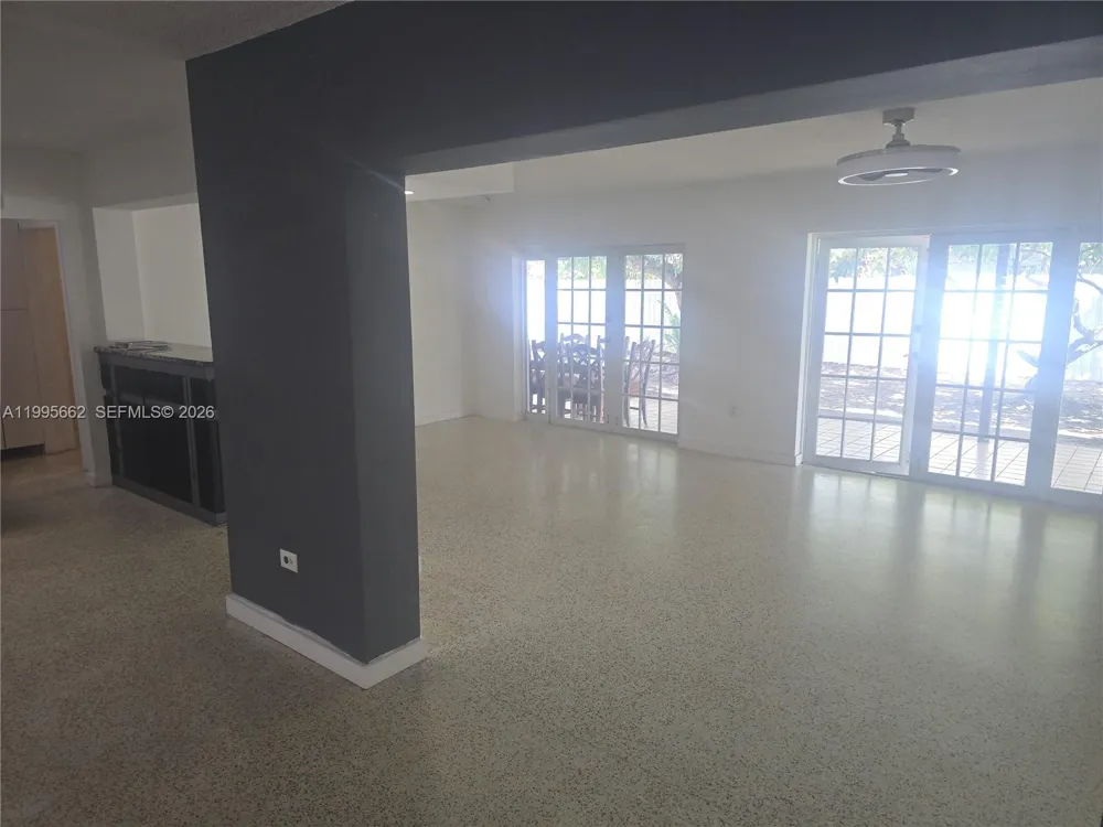 9725 SW 15th St Miami, FL 33174