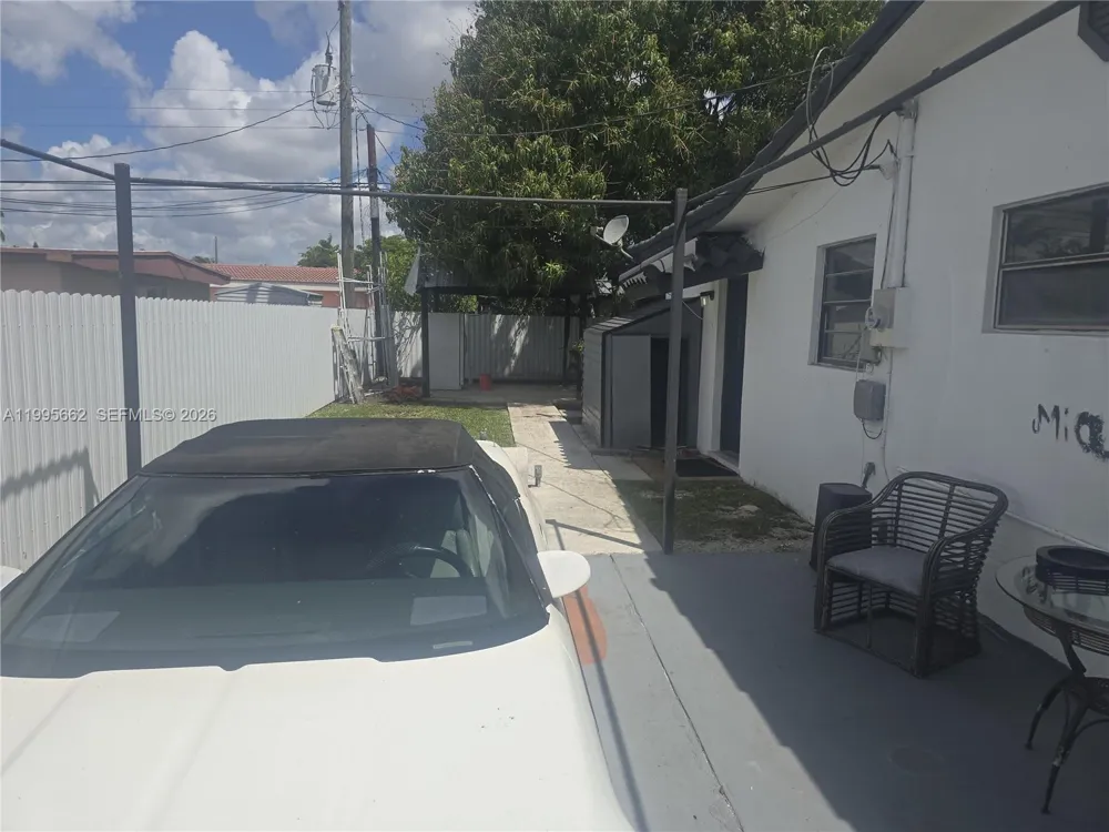9725 SW 15th St Miami, FL 33174