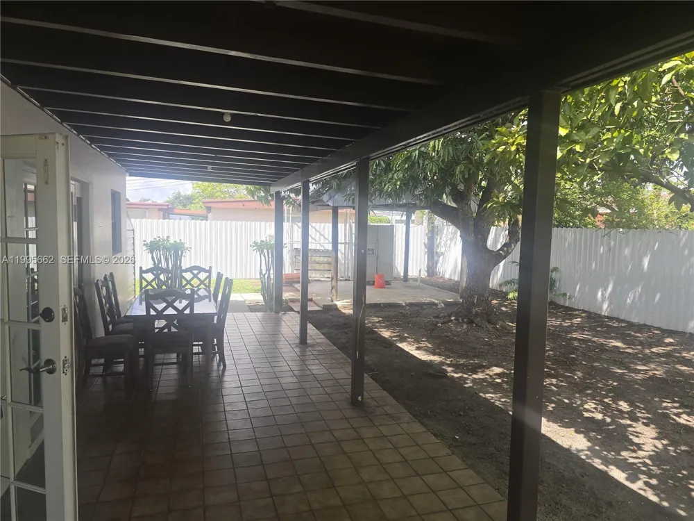 9725 SW 15th St Miami, FL 33174