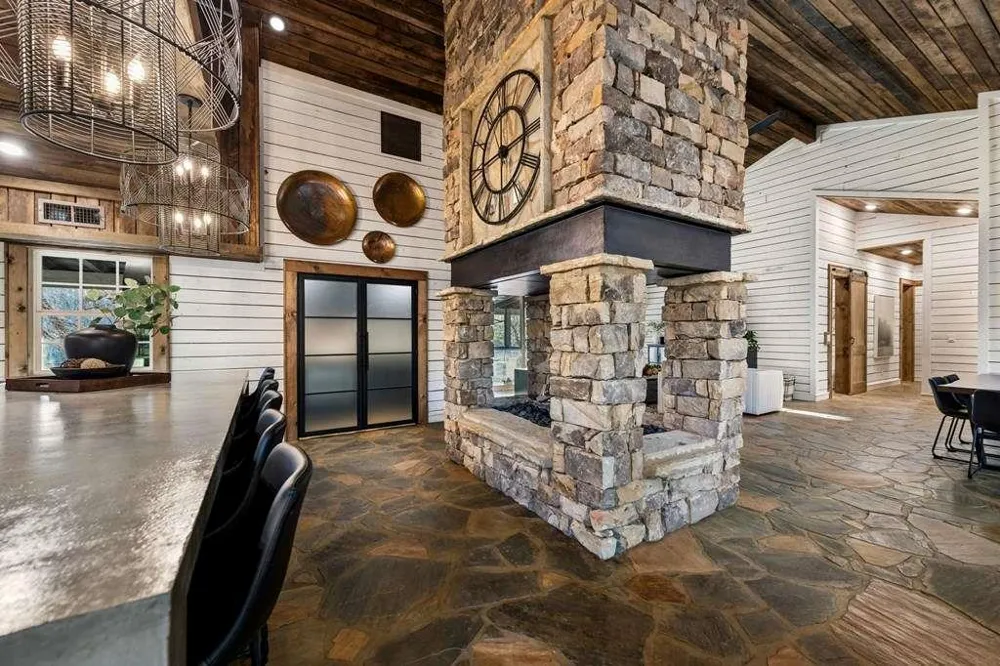 166 Red Oak Lane McCaysville, GA 30555