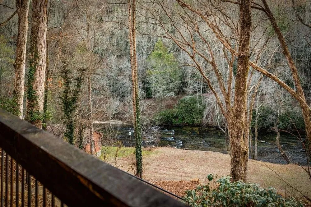 166 Red Oak Lane McCaysville, GA 30555