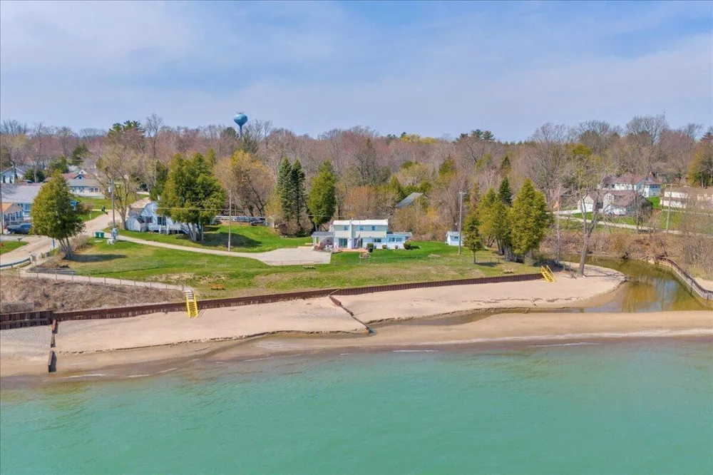 7226 Lakeview Drive Worth Township, MI 48450