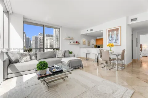 1060 Brickell Ave #2117
