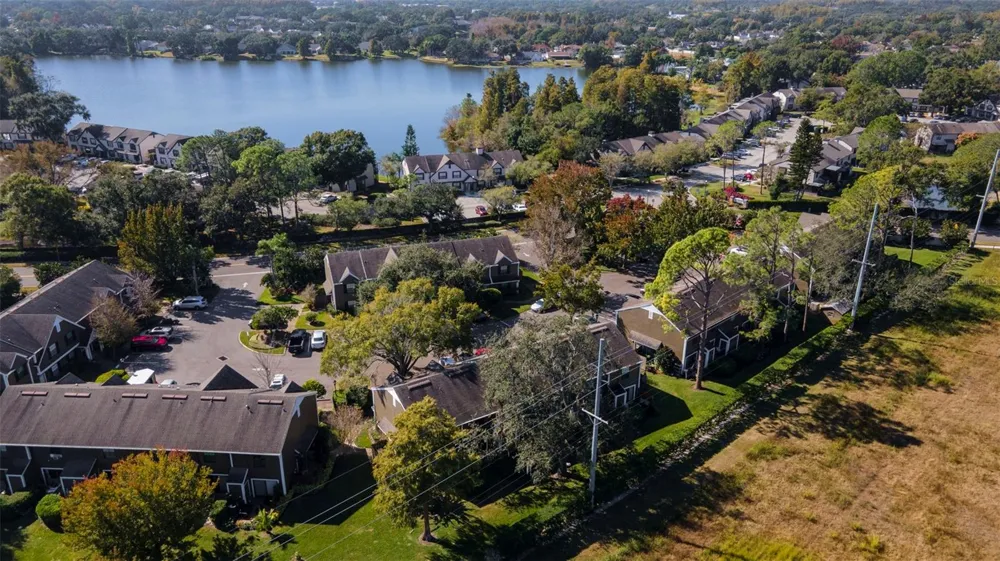 16545 LAKE BRIGADOON CIRCLE Tampa, FL 33618
