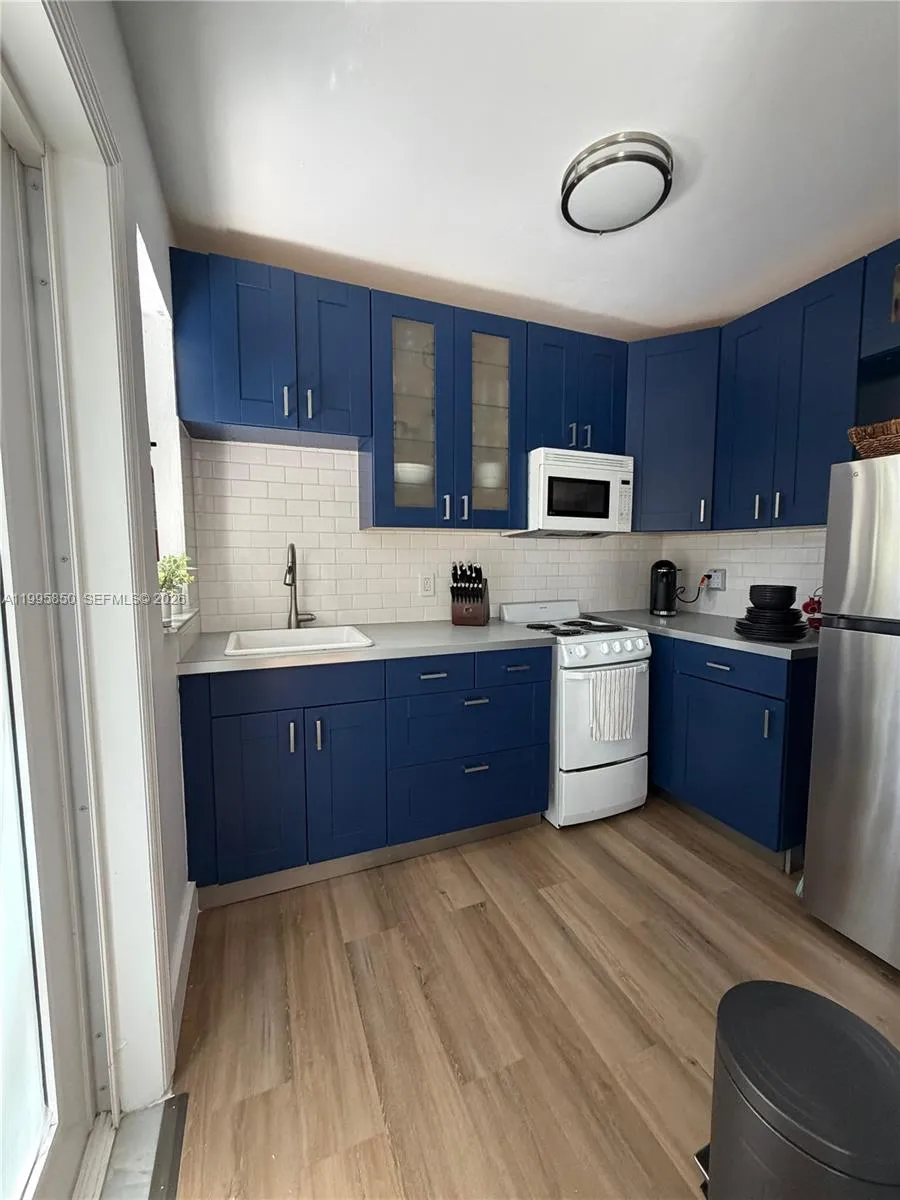 11201 NE 10th Ave #11201 Biscayne Park, FL 33161
