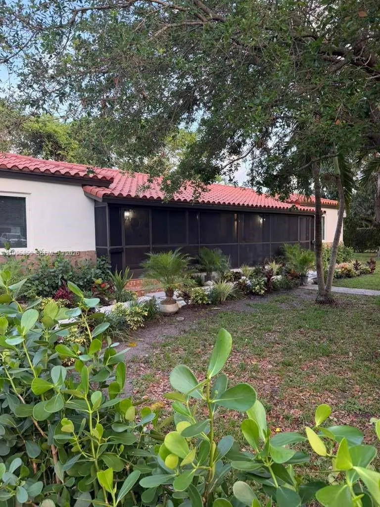 11201 NE 10th Ave #11201 Biscayne Park, FL 33161