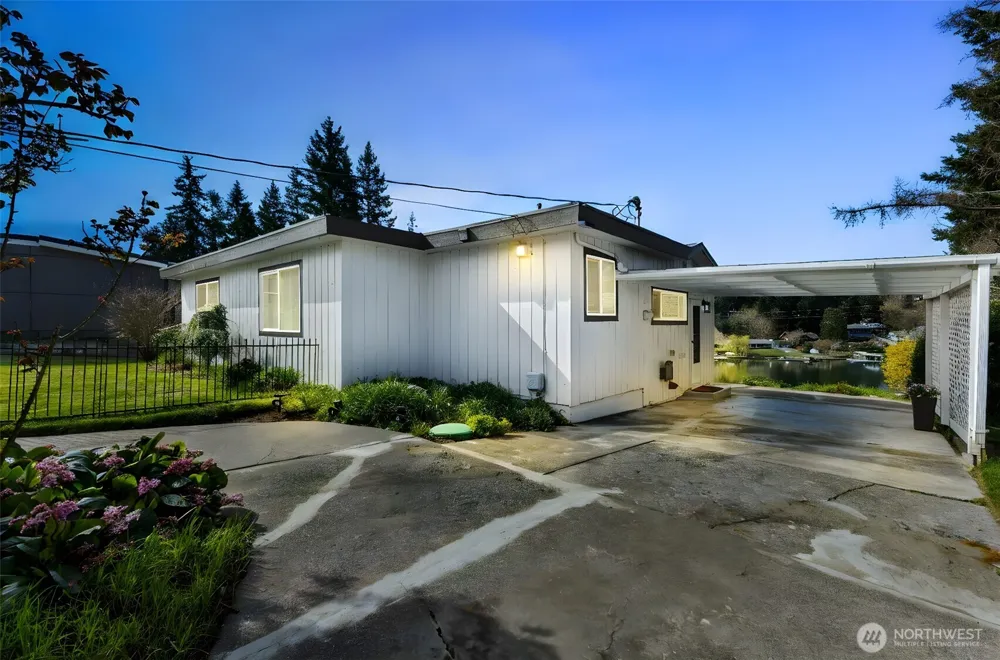 3118 Deer Island Drive E Lake Tapps, WA 98391