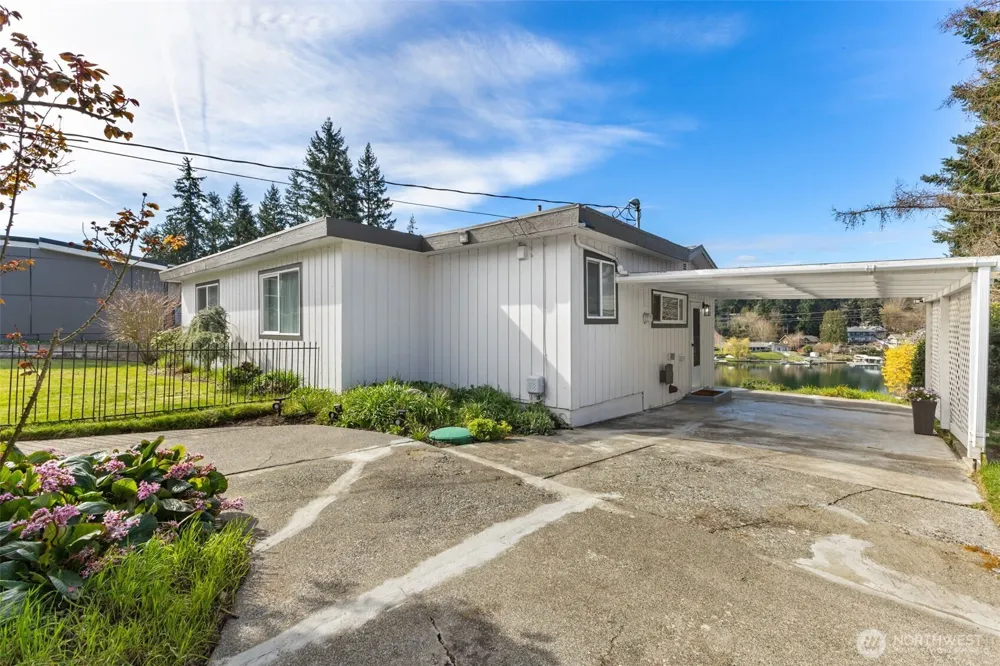 3118 Deer Island Drive E Lake Tapps, WA 98391