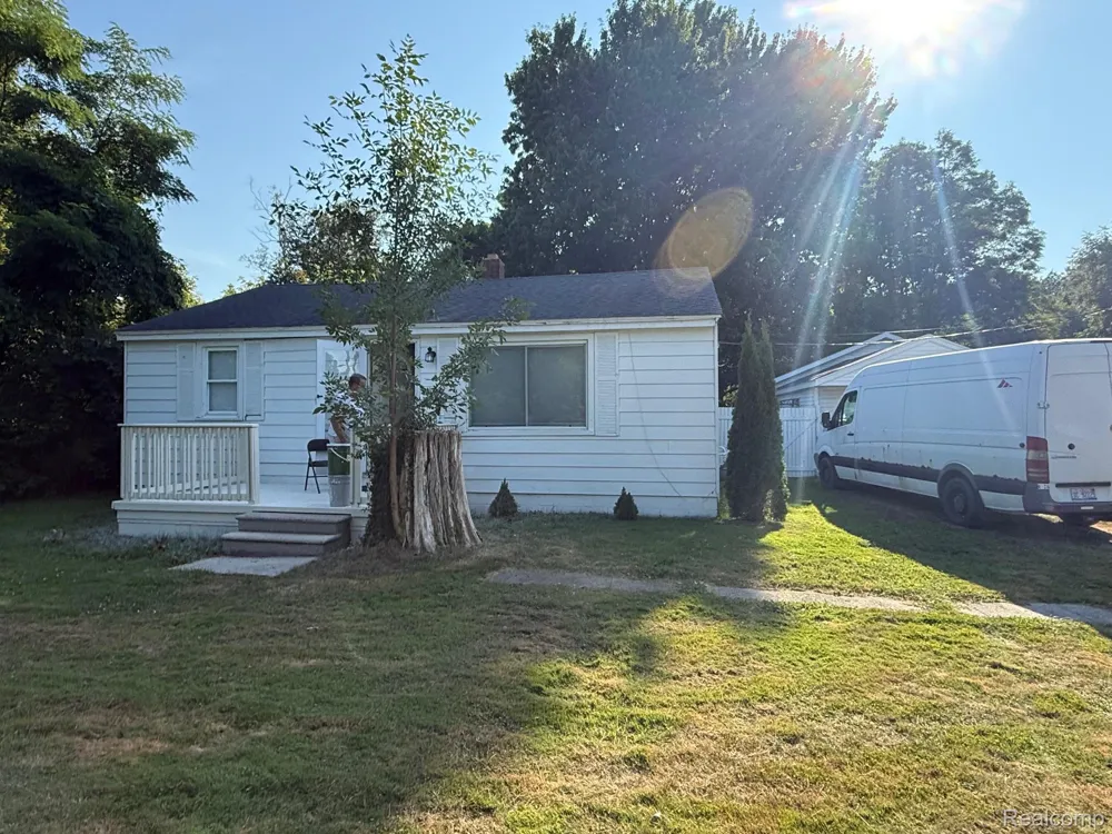 7189 Lakeshore Road Burtchville Township, MI 48059