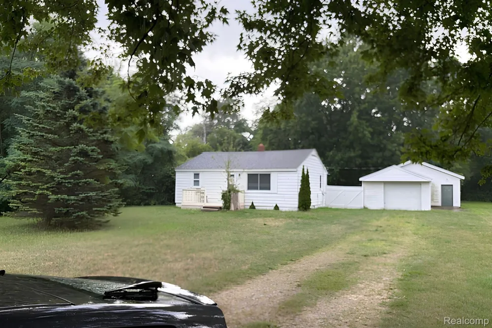 7189 Lakeshore Road Burtchville Township, MI 48059