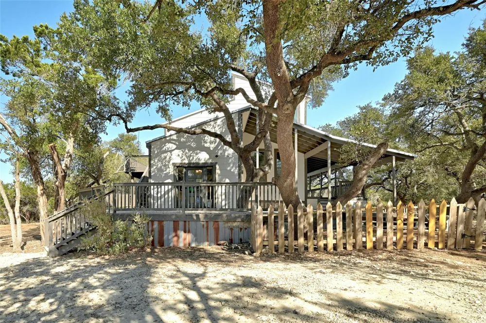 4016 McGregor Lane Dripping Springs, TX 78620
