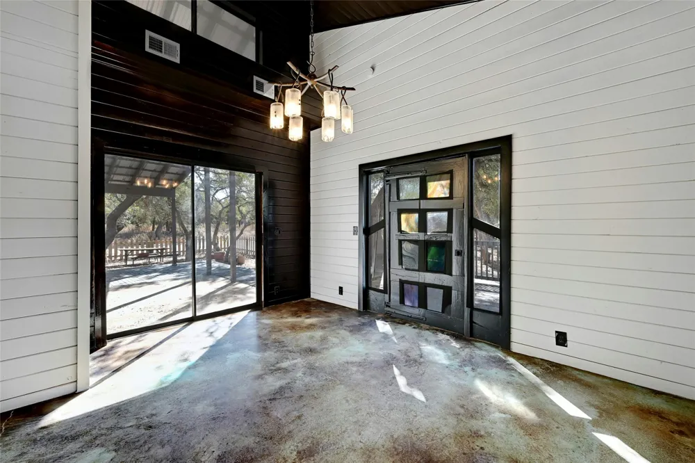 4016 McGregor Lane Dripping Springs, TX 78620