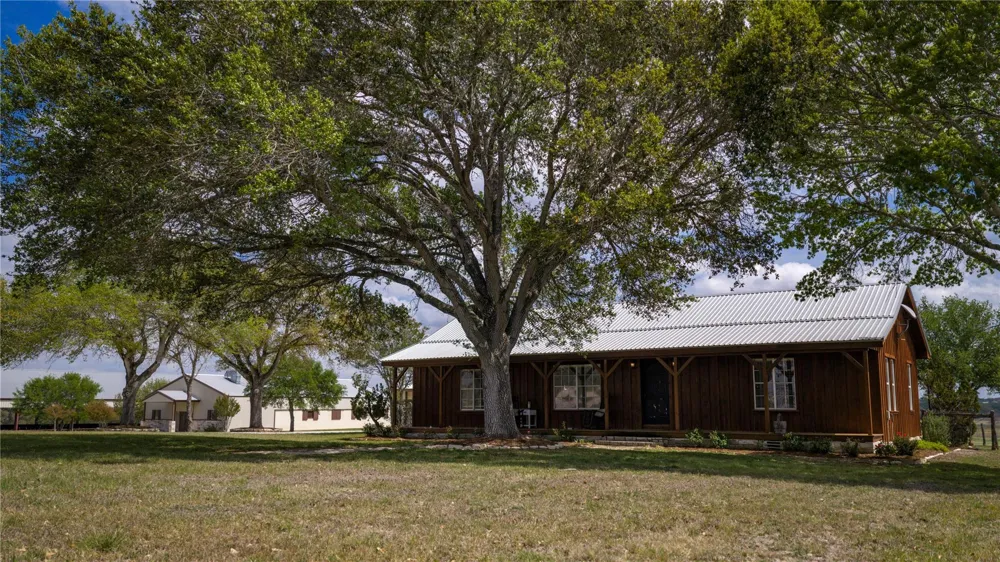 1119 Wolters Road Schulenburg, TX 78956