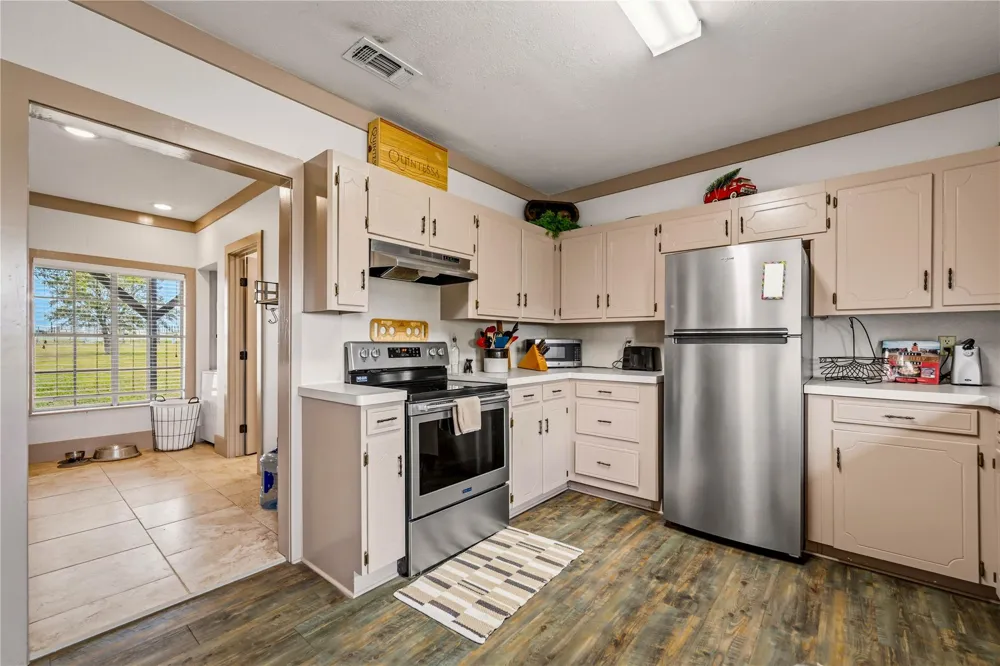 1119 Wolters Road Schulenburg, TX 78956