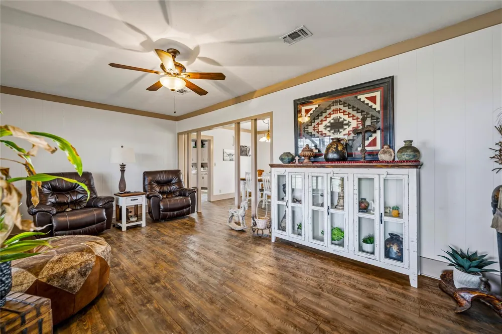 1119 Wolters Road Schulenburg, TX 78956