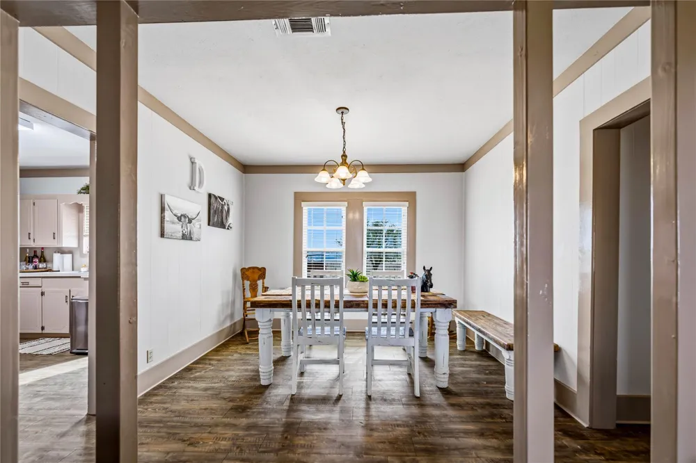 1119 Wolters Road Schulenburg, TX 78956