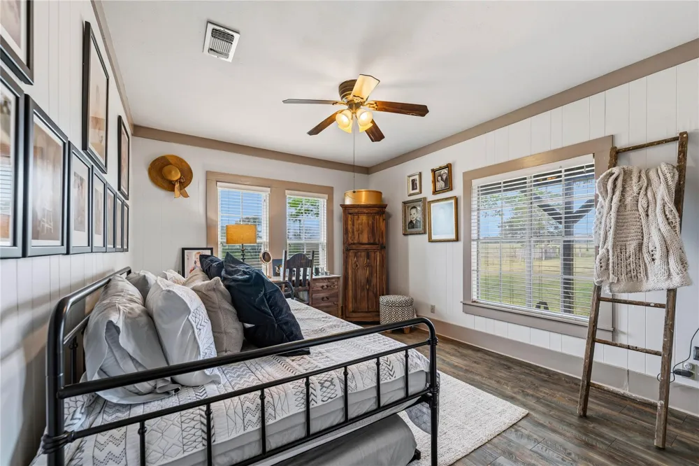 1119 Wolters Road Schulenburg, TX 78956