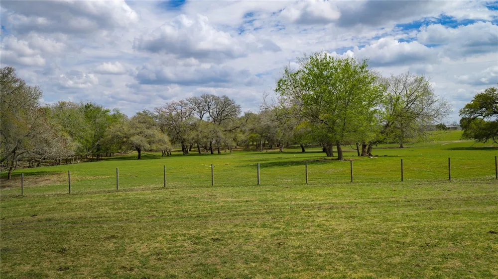 1119 Wolters Road Schulenburg, TX 78956