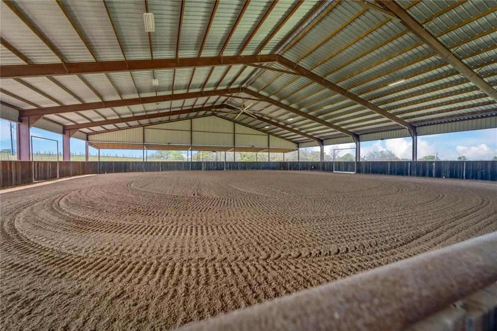 1119 Wolters Road Schulenburg, TX 78956