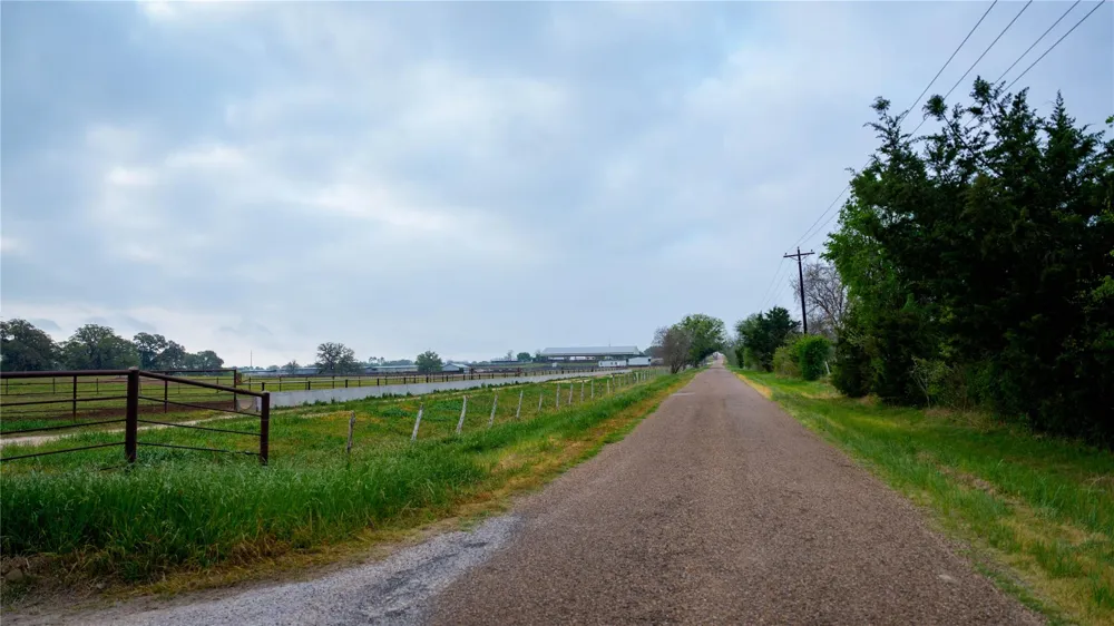 1119 Wolters Road Schulenburg, TX 78956