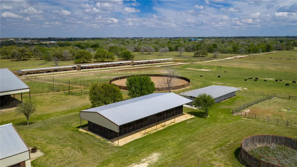 1119 Wolters Road Schulenburg, TX 78956