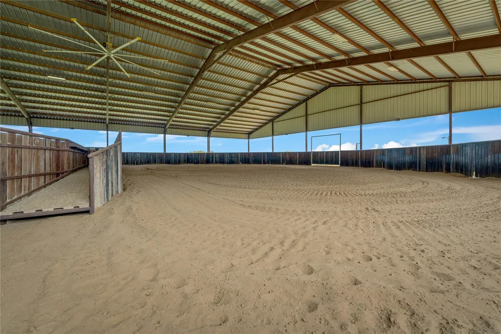 1119 Wolters Road Schulenburg, TX 78956