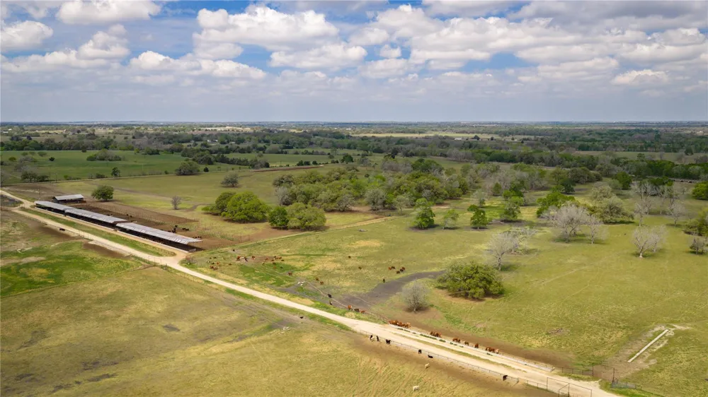 1119 Wolters Road Schulenburg, TX 78956