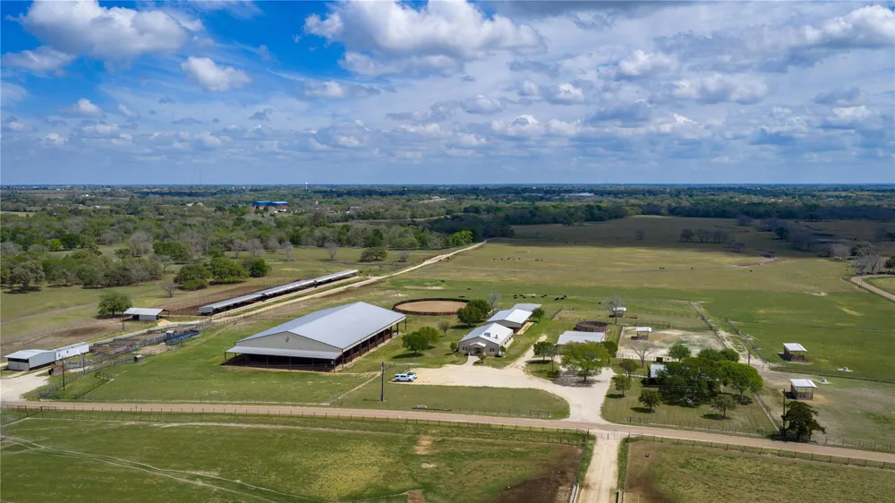 1119 Wolters Road Schulenburg, TX 78956