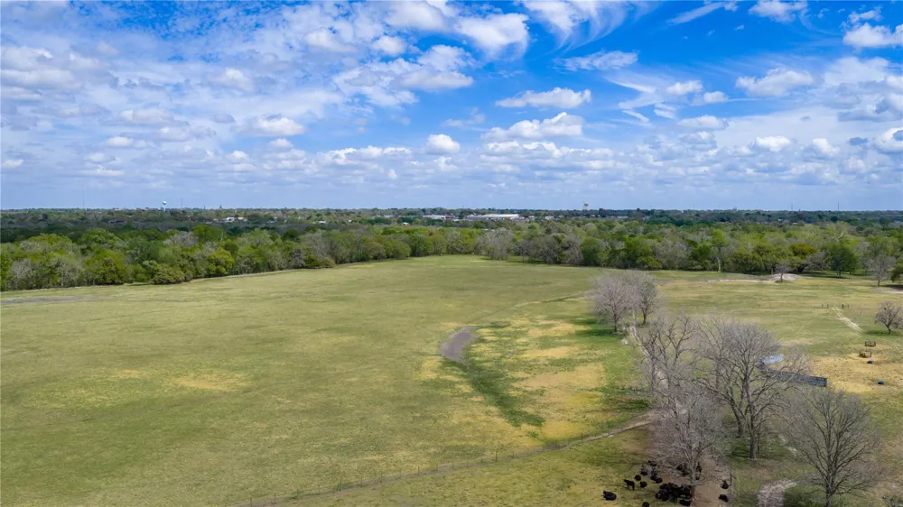 1119 Wolters Road Schulenburg, TX 78956
