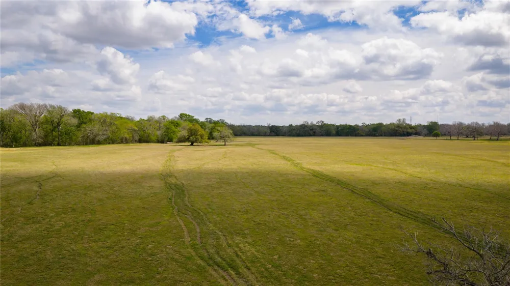 1119 Wolters Road Schulenburg, TX 78956