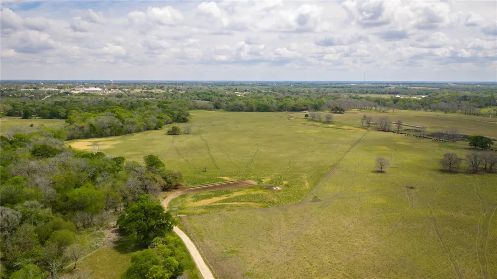 1119 Wolters Road Schulenburg, TX 78956