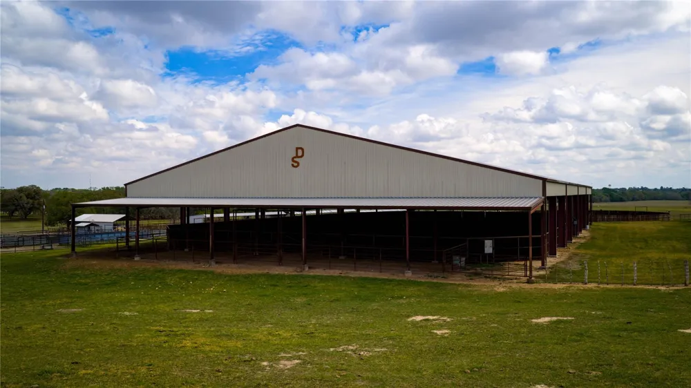 1119 Wolters Road Schulenburg, TX 78956