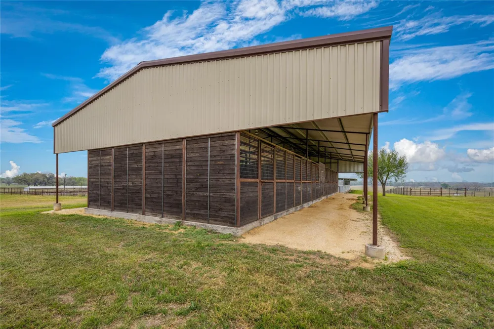 1119 Wolters Road Schulenburg, TX 78956
