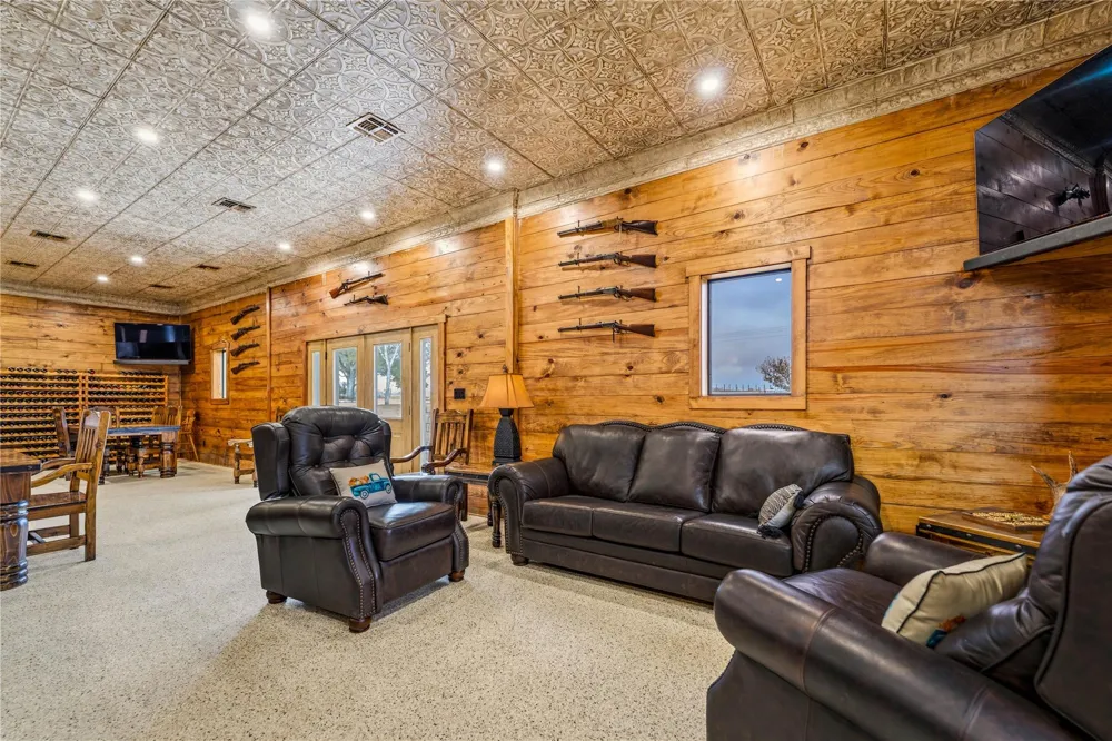 1119 Wolters Road Schulenburg, TX 78956