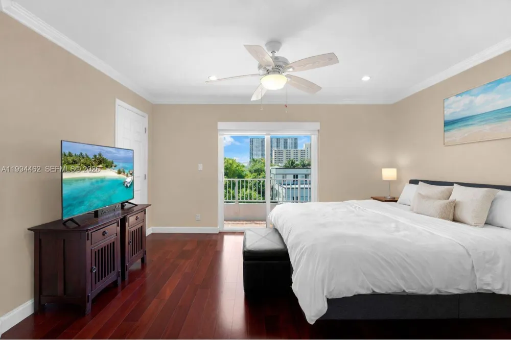 335 Virginia St Hollywood, FL 33019