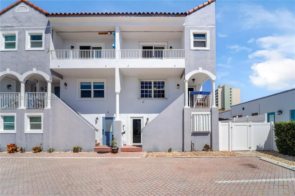 335 Virginia St Hollywood, FL 33019