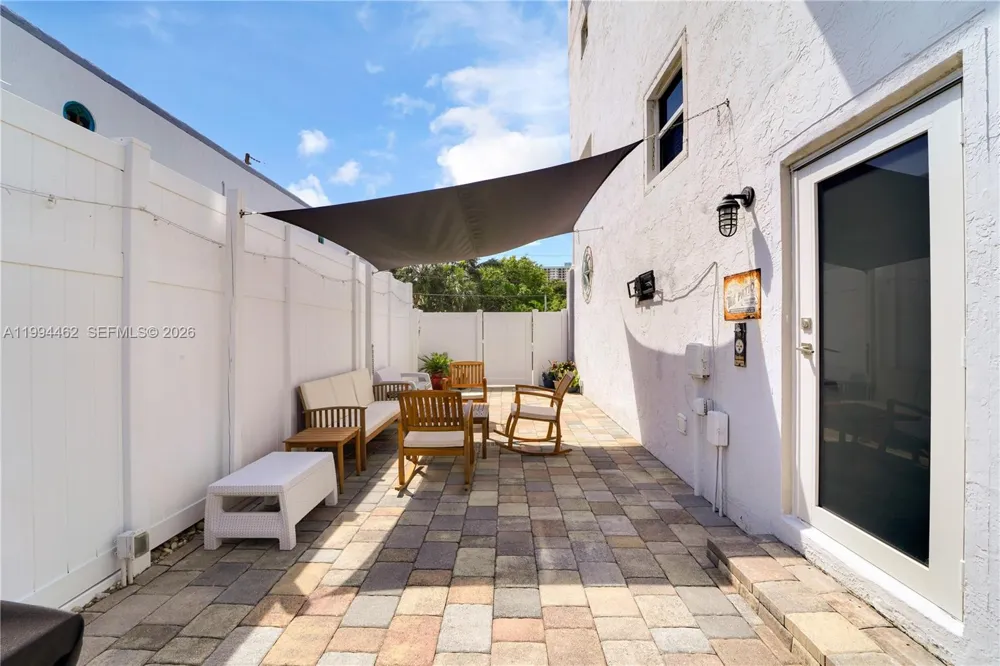 335 Virginia St Hollywood, FL 33019