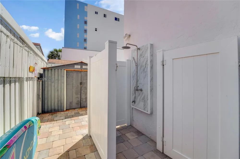 335 Virginia St Hollywood, FL 33019