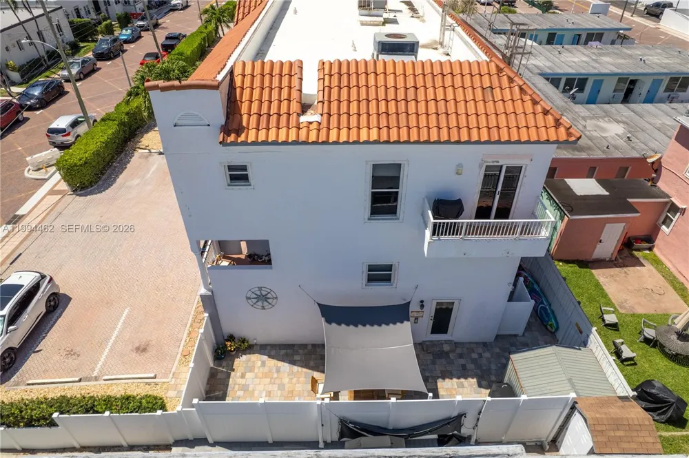 335 Virginia St Hollywood, FL 33019