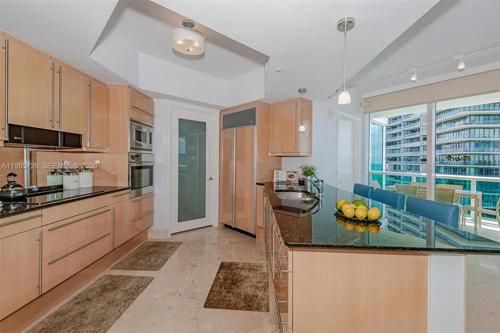 1000 S Pointe Drive #905 Miami Beach, FL 33139
