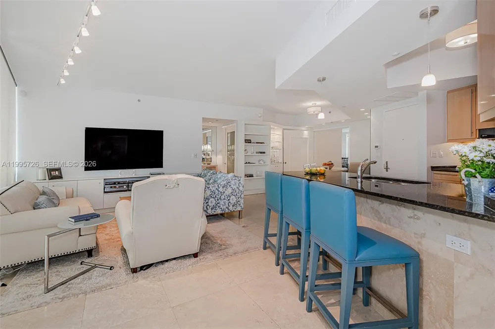 1000 S Pointe Drive #905 Miami Beach, FL 33139