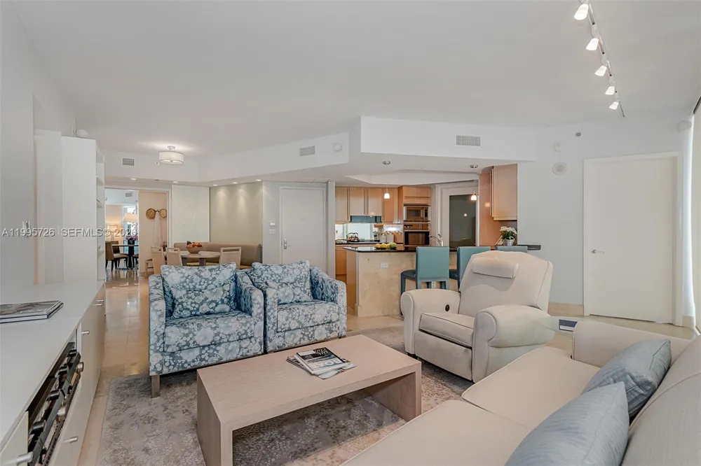 1000 S Pointe Drive #905 Miami Beach, FL 33139