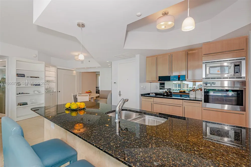 1000 S Pointe Drive #905 Miami Beach, FL 33139