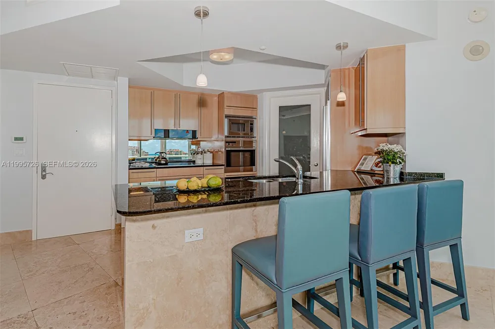 1000 S Pointe Drive #905 Miami Beach, FL 33139