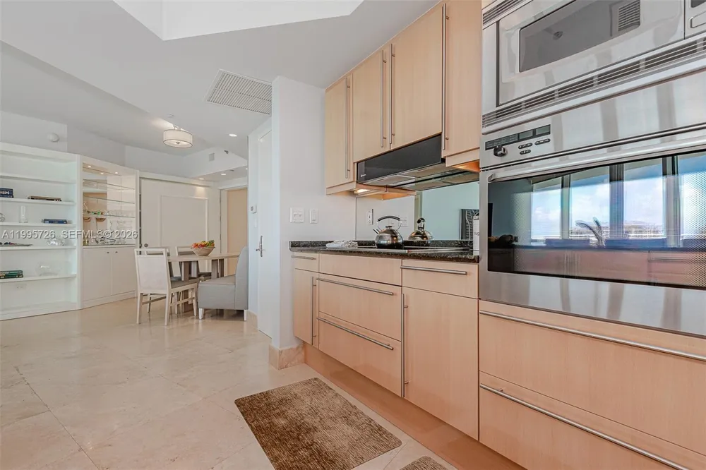 1000 S Pointe Drive #905 Miami Beach, FL 33139