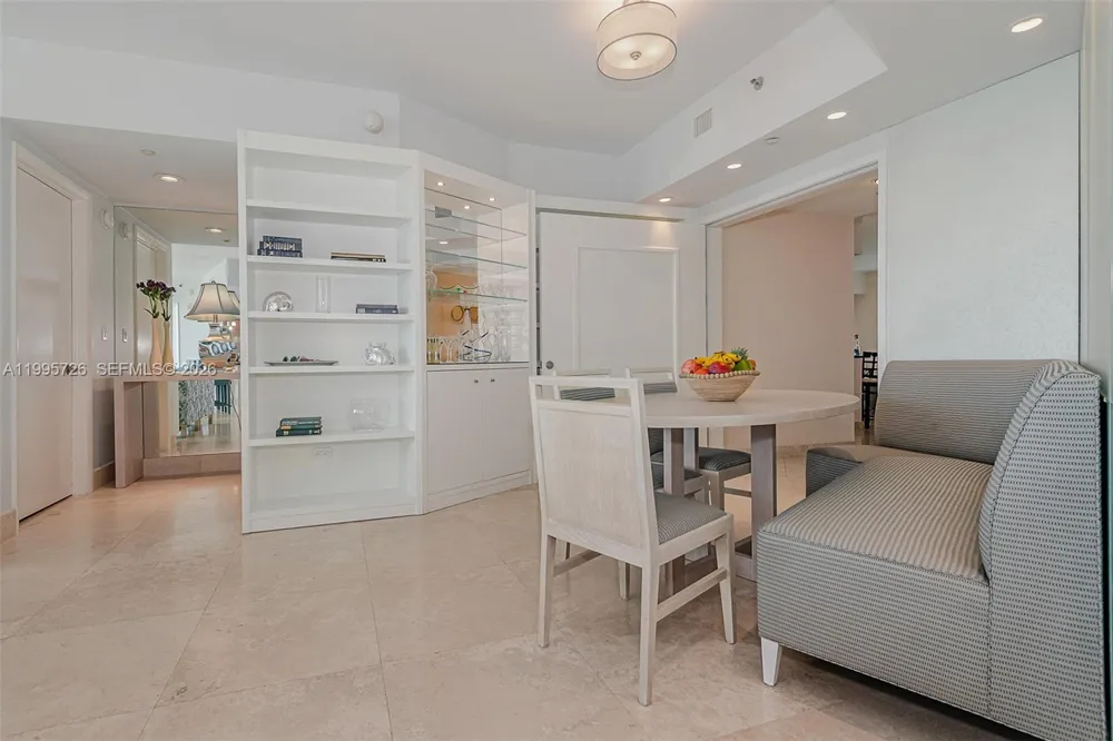 1000 S Pointe Drive #905 Miami Beach, FL 33139