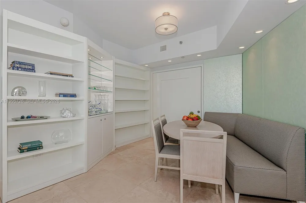 1000 S Pointe Drive #905 Miami Beach, FL 33139