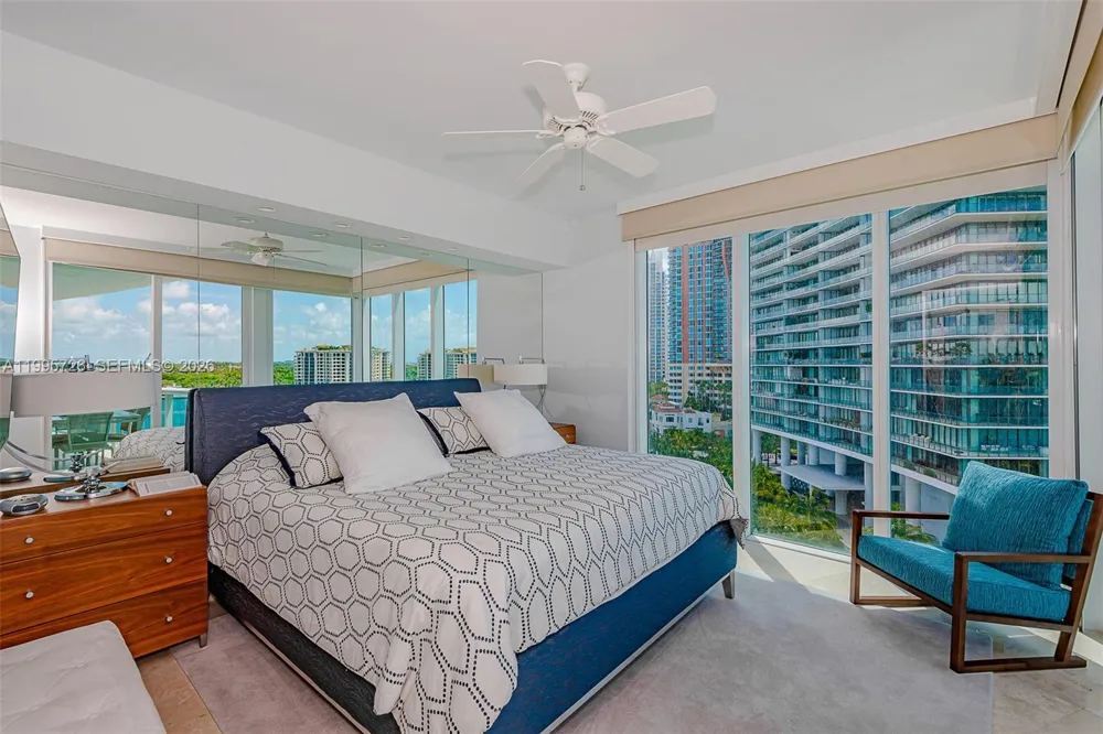 1000 S Pointe Drive #905 Miami Beach, FL 33139